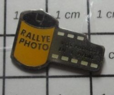 210c Pin's Pins / Beau Et Rare / PHOTOGRAPHIE / ROULEAU DE PELLICULE RALLYE PHOTO - Photographie