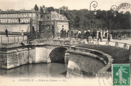 FRANCE - Chantilly - Entrée Du Château - LL - Animé - Carte Postale Ancienne - Chantilly