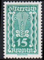 1922. ÖSTERREICH. 15 Kronen Hinged. (Michel 369) - JF541516 - Ungebraucht