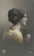 FANTAISIE - Femme - Portrait - Profil De La Jeune Femme - Robe Jaune - Carte Postale Ancienne - Donne