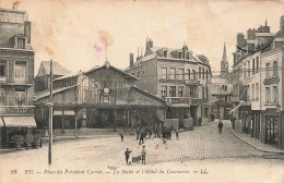 FRANCE - Eu - Place Du Président Carnot - La Halle Et L'Hôtel Du Commerce - LL - Carte Postale Ancienne - Eu