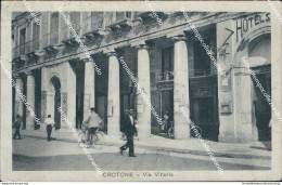 Bg412 Cartolina Crotone Citta' Via Vittoria 1932 - Crotone