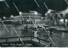 Ao606 Cartolina Crotone  Citta' Piazza Pitagora Notturno - Crotone