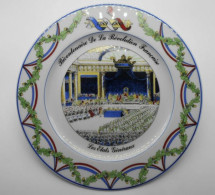 Assiette Bicentenaire Révolution Française Les états Généraux En Porcelaine Apilco Styliste Bernadette Frappier - Piatti