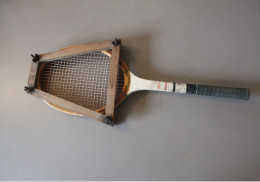 Raquette De Tennis Ancienne Magnet En Bois Made In Pakistan Avec Presse Cadre En Bois - Andere & Zonder Classificatie