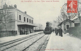 84 VALREAS LA GARE TRAIN VENANT DE PIERRELATTE CHEMINS DE FER VAUCLUSE - Valreas