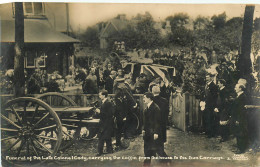 200124 - CARTE PHOTO AVIATION - Funeral Of The Late Colonel Cody  - Carrying The Coffin - Accident Avion - Accidentes