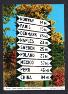 Etats Unis -LYNCHVILLE MAINE- Panneaux De Dirction : Norway, Paris, Denmark, Naples, Sweden, Poland, Mexico, Peru, China - Autres & Non Classés