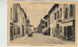 NEGREPELISSE  82  La Grande Rue  Animée Voiture Café Epicerie Tabac - Negrepelisse