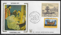 Vatican City.   Christmas 1976.  Special Cancellation On Special Souvenir Cover. - Lettres & Documents