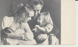 CARTES POSTALES-PHOTO  DE LA 2ème FAMILLE DE MARTIN GRAY ET PUBLICITE POUR   " LE NOUVEAU LIVRE " 1980. - Ecrivains