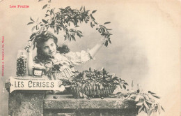 FANTAISIES - Une Marchande De Cerises - Carte Postale Ancienne - Femmes