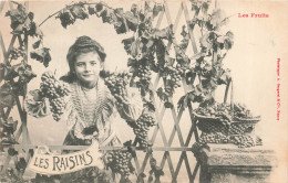 FANTAISIES - Marchande De Raisins - Carte Postale Ancienne - Mujeres