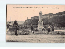 LA BALME LES GROTTES : La Gare Et La Place Du Monument Aux Morts - Très Bon état - La Balme-les-Grottes