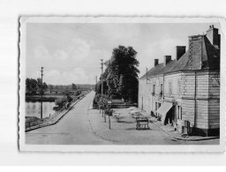 MALICORNE SUR SARTHE : Place Duguesclin Et Les Ponts - état - Malicorne Sur Sarthe