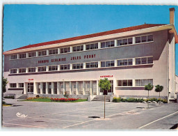 LES AVENIERES : Groupe Scolaire Jules-Ferry - Très Bon état - Les Avenières