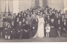 CPA MARIES ET GROUPE DE PERSONNES - Noces