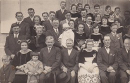 CPA MARIES BRETONS ET GROUPE DE PERSONNES - Noces