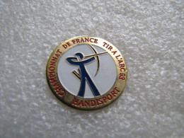 PIN'S    HANDISPORT  CHAMPIONNAT DE FRANCE  TIR A L'ARC  93 - Bogenschiessen