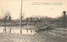 Troyes * Les Inondations De 1910 * Les Digues Crevées * Brèche En Amont , Près La Haute Moline * Réparations Provisoires - Troyes