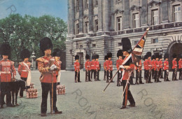 CARTOLINA  LONDON,INGHILTERRA,REGNO UNITO-CHANGING THE GUARD CEREMONY AT BUCKINGHAM PALACE-BOLLO STACCATO,VIAGGIATA 1971 - Buckingham Palace