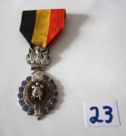 C23 Médaille Travail De L'industrie De 2 Er Classe - Militaria - Décoration - Belgium
