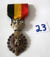 C23 Médaille Travail De L'industrie De 2 Er Classe - Militaria - Décoration 2 - België