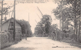 Village D'ACHERES (Yvelines) - Le Passage à Niveau - Voie Ferrée - Forêt De Saint-Germain-en-Laye - Ecrit 1918 (2 Scans) - Acheres