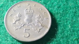 İNGİLTERE - 1969-   5 PENCE        ELİZABETH - 20 Pence