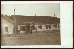 ZSÁKA 1906. Ca. Fotós Képeslap, Gyógyszertárral - Hungría