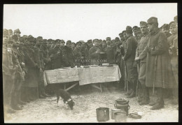 I.VH Bukovina, 1917. Katonák, Orosz-magyar Barátkozás, "svédasztal :) " érdekes Fotós Képeslap , Debreceni  2. Huszárezr - War 1914-18