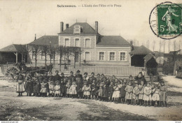 Selommes - L'école Des Filles Et La Place "animés" "écolières" - Selommes