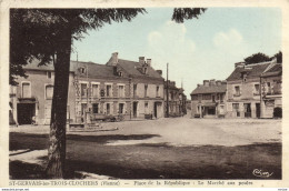 Saint Gervais Les Trois Clochers - Place De La République - Le Marché Aux Poules - Saint Gervais Les Trois Clochers