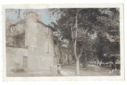 Monestiès, La Place De Candèze Et Le Chateau (5790-2) - Monesties