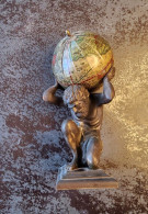 Atlas Draagt De Wereld - Bronzen