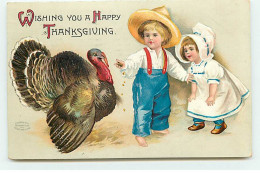 N°22073 - Carte Gaufrée - Clapsaddle - Wishing You A Happy Thanksgiving - Enfants Près D'une Dinde - Giorno Del Ringraziamento