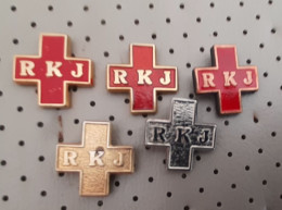 Red Cross Of Yugoslavia CKJ 5  Different Vintage Pins - Medical