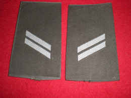 PAIRE EPAULETTES CAPORAL - GALON COMBAT -   ALLEMAGNE - OBERGEIFREITER - Equipement