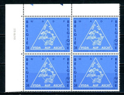 BE   2784  XX   ---  Journée Mondiale De La Poste  --  Bloc De 4 Coin De Feuille  --  Parfait état - Dated Corners