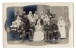 CPA 3493 - MILITARIA - Carte Photo Militaire - Hopital De BAULON ( 35 ) Blessés,Infirmières Religieuses Et Le Docteur - Personajes