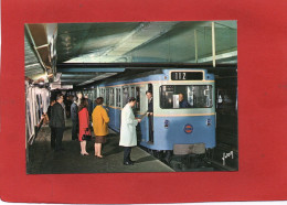 METRO---PARIS---Rame Sur Pneumatiques En Station--voir 2 Scans - Subway