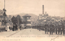 Suresnes           92          Rentrée Des Troupes. Traversée Du Pont    (voir Scan) - Suresnes