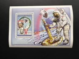 Comores Comoros Komoren 1999 YT 1124 Bloc De Luxe Apollo 11 Espace Space Raumfahert Armstrong Aldrin Collins Moon Lune - Isole Comore (1975-...)