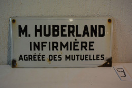 C9 Authentique Plaque émaillée Infirmière Huberland Mutuelle - Plaques émaillées (après 1960)