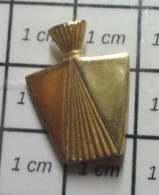 910B Pin's Pins / Beau Et Rare / PARFUMS / FLACON DE PARFUM SANS NOM METAL JAUNE - Parfum