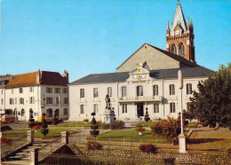 65 - Vic En Bigorre - L'Hôtel De Ville Et L'Eglise - Vic Sur Bigorre