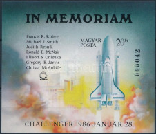 ** 1986 In Memoriam Challenger Vágott Blokk (4.500) - Otros & Sin Clasificación