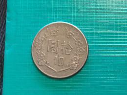 Münze Münzen Umlaufmünze Taiwan 10 Dollar 1982 - Taiwán