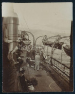 S.M.S. Aspern Osztrák-magyar Zenta Osztályú Cirkáló Fedélzetén Matrózok A Mentőcsónakokkal / A Group Of Sailors On Board - Altri & Non Classificati