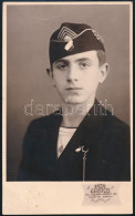 1932 Fiatal Fiú Iskolai Egyenruhában, Sapka Jelvénnyel, Fotólap, 13x8 Cm - Autres & Non Classés